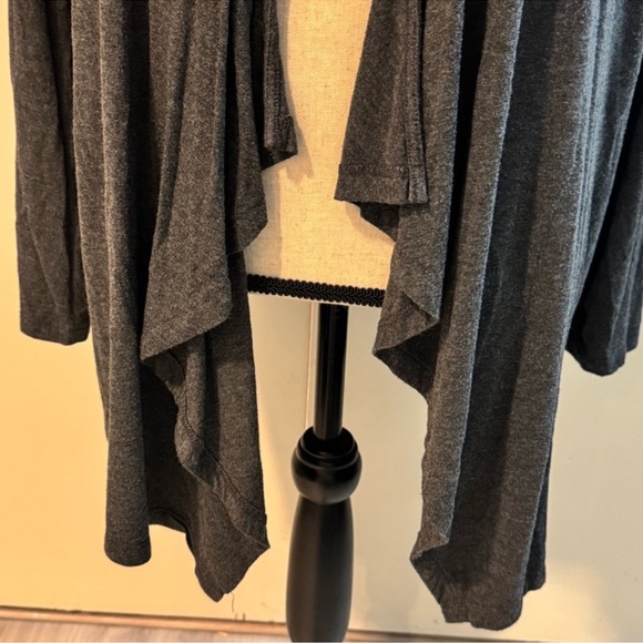 Torrid super soft gray draped open front waterfall cardigan size 1X - Picture 6 of 10